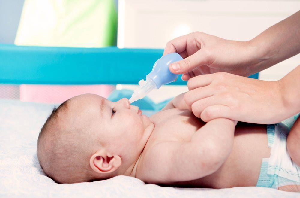 Чем прочистить носик у новорожденного: причины появления слизи, как можно почистить нос грудничка от козявок