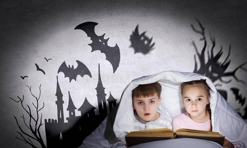 Откуда берутся детские страхи и как их победить: от монстров под кроватью до боязни смерти