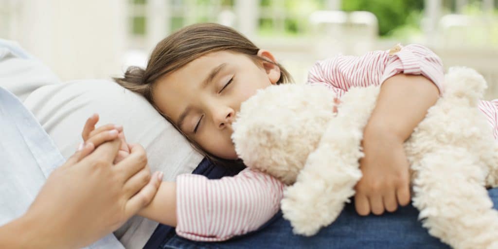 Как быстро уложить ребёнка спать без слёз и нервов: авторские методики и советы доктора комаровского. как быстро уложить ребенка спать без слез?