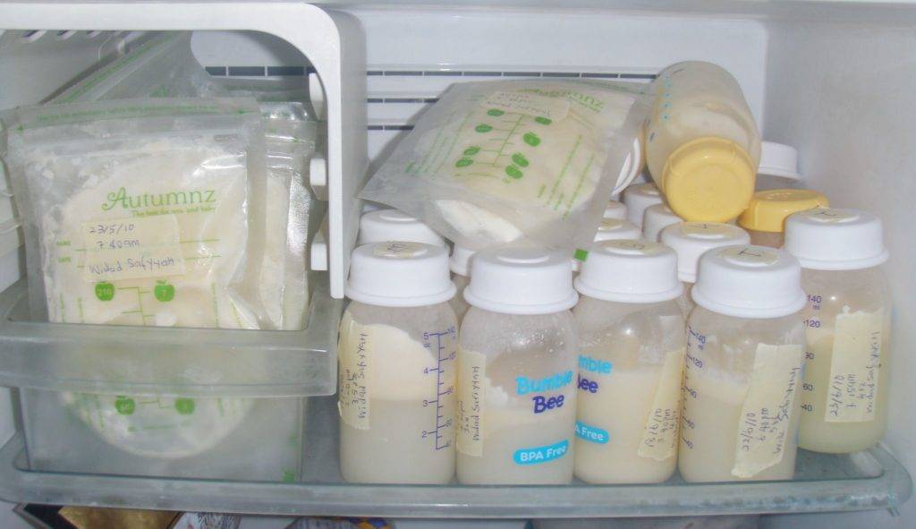 Сколько хранится грудное молоко в холодильнике?