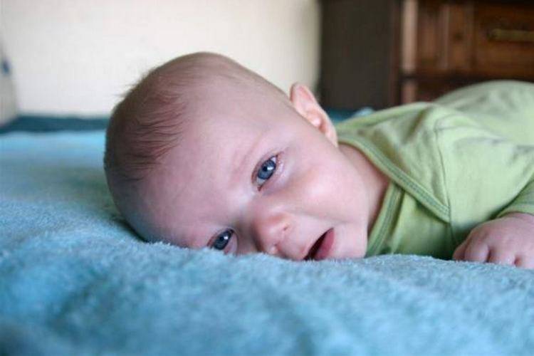 Что делать, если ребенок в 3 месяца не спит днем? - для мам