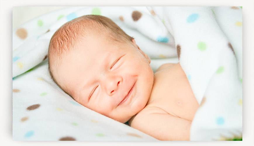 Первая улыбка малыша: когда ожидать и как заслужить?