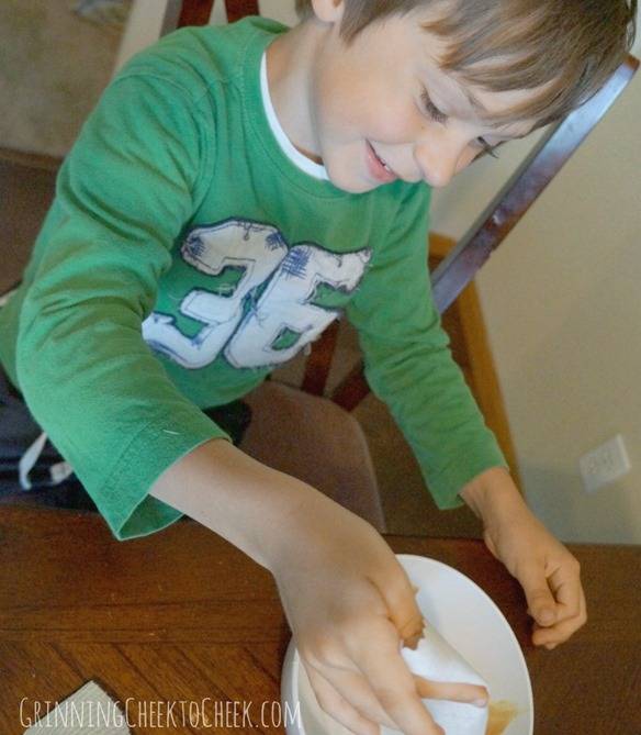 Как научить ребенка вытирать попу?