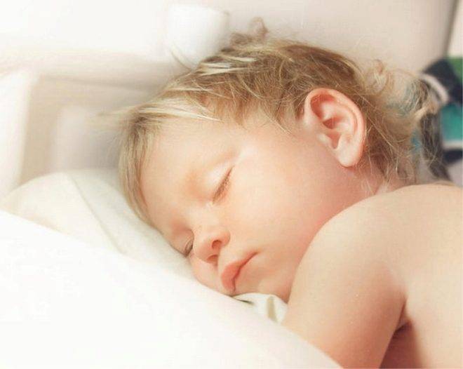 Головка ребенка потеет во сне