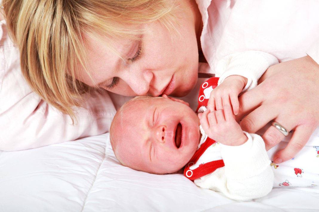 8 причин плача новорожденного ребенка во сне