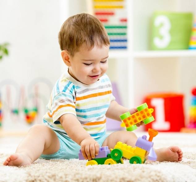 Как развивать ребенка в 6 месяцев: игры и занятия с 6-месячным малышом