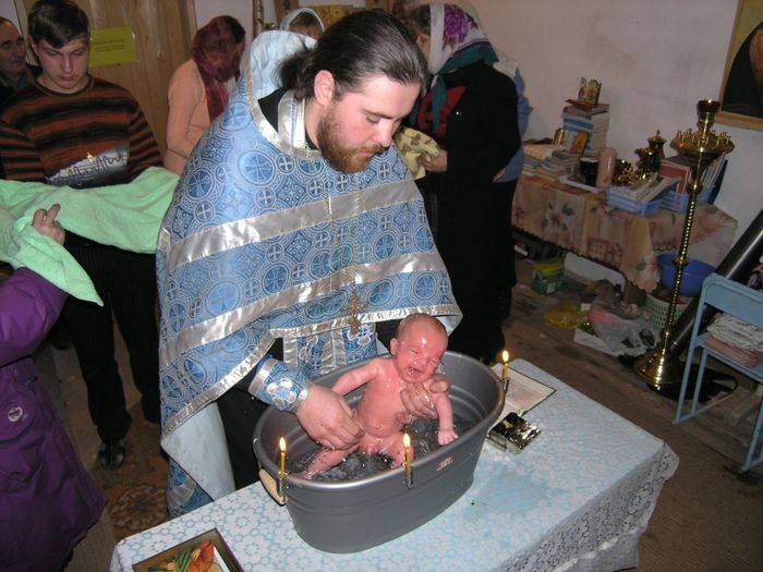 Когда крестят новорожденного ребенка? когда нужно крестить новорожденного?