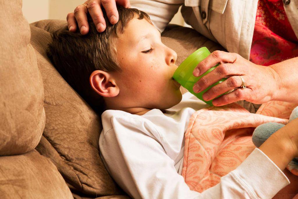 Ребенок кашляет и его рвет - причины тревожного симптома