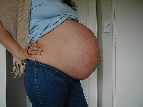 35 неделя беременности: ощущения будущей мамы, вес и развитие плода, возможные нарушения, полезные рекомендации