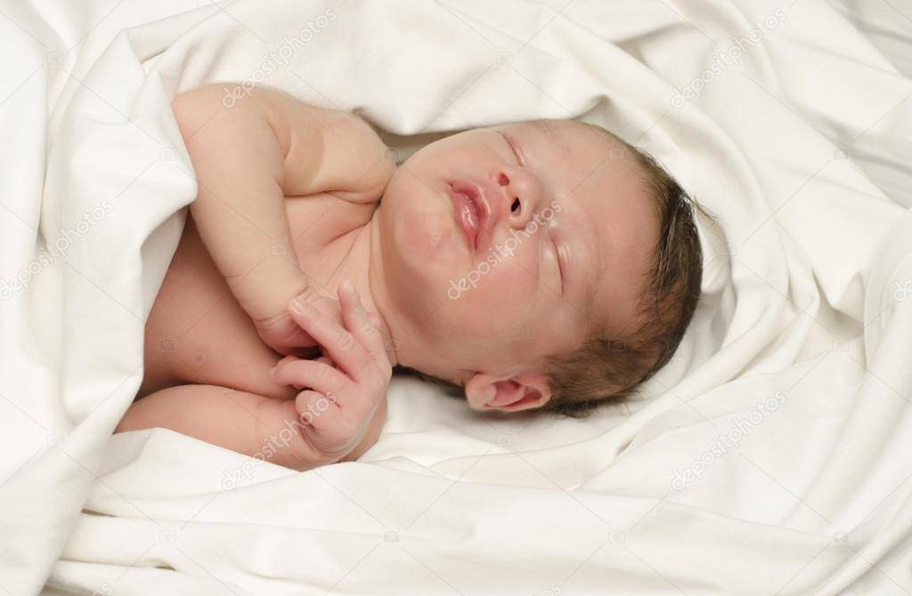 Тремор у новорожденных: виды, причины и лечение
