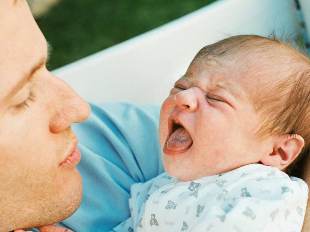 Ребенок в 2 года плачет во сне - что может стать причиной?