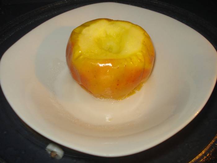 Как запечь яблоки в микроволновке без начинки
