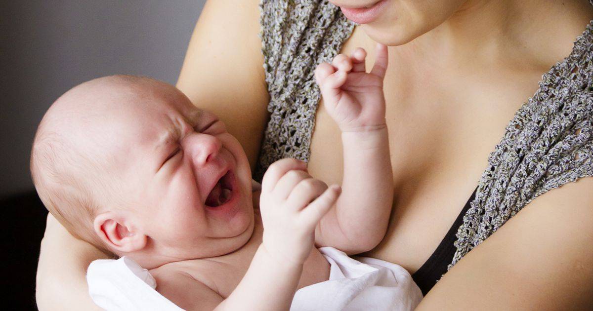 Ребенок кусает мамину грудь при кормлении