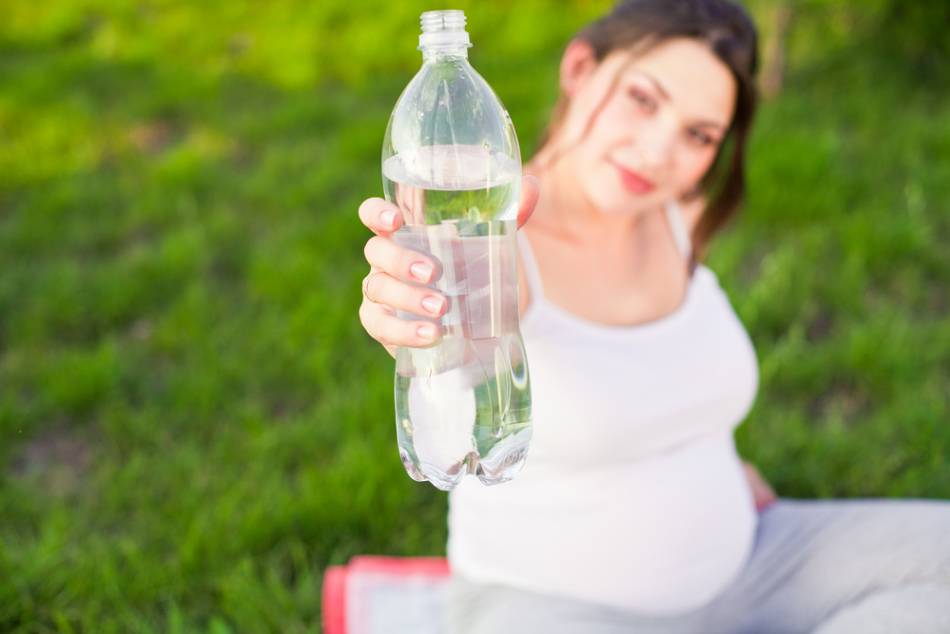 Можно ли пить минералку беременным? особенности употребления. можно ли беременным пить газировку