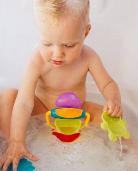 Купаемся и развиваемся, или как выбрать умные и безопасные игрушки для ванной?