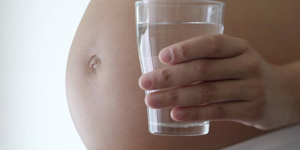 Можно или нельзя при беременности пить минеральную воду и прочие газированные напитки, почему?