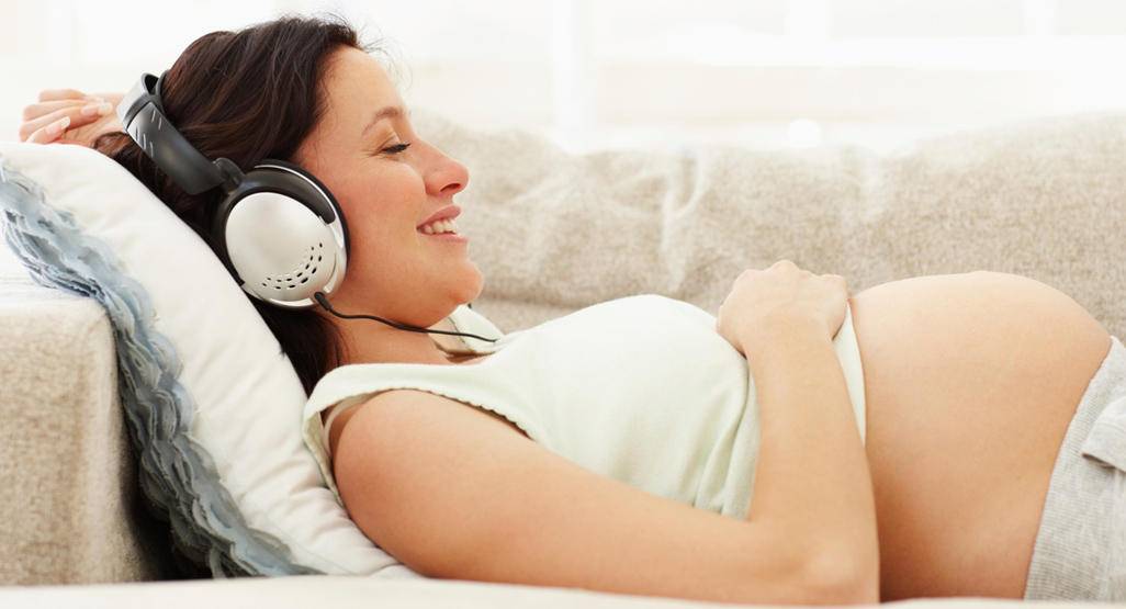 Какую музыку лучше слушать беременным для пользы плода, подборка композиций