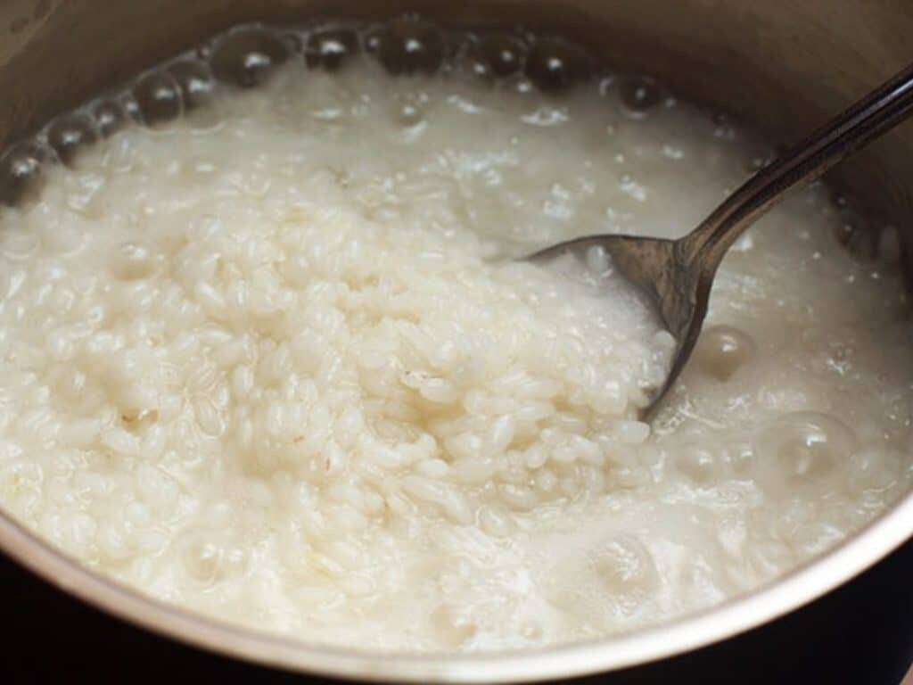 Как вкусно приготовить рисовую кашу на молоке для ребенка от 1 года: рецепты и нюансы
