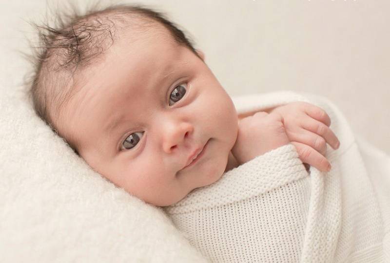 Когда новорожденный начинает видеть и слышать: до или после рождения?