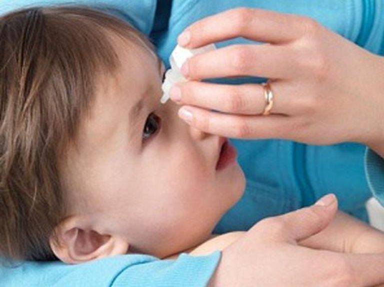 Как закапывать капли в нос новорождённому, грудничку и ребёнку постарше?