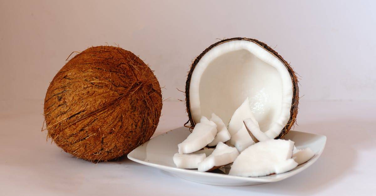 Стоит ли пить кокосовое молоко, кому оно полезно и может ли быть вред от его употребления?