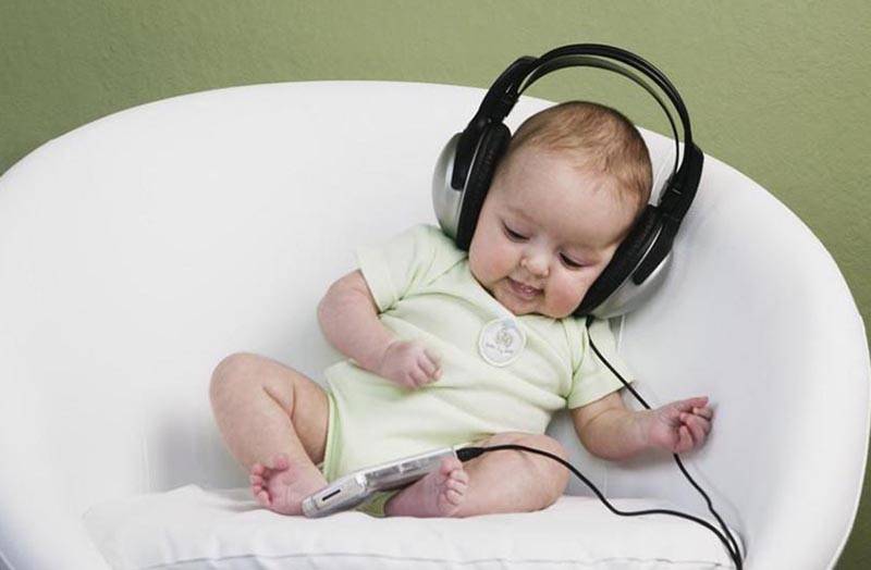 Какая музыка полезна новорожденным: правила выбора произведений