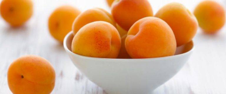 Можно абрикосы при беременности и вскармливании – чем опасны эти фрукты? абрикосы кормящим мамам – полезны или нет