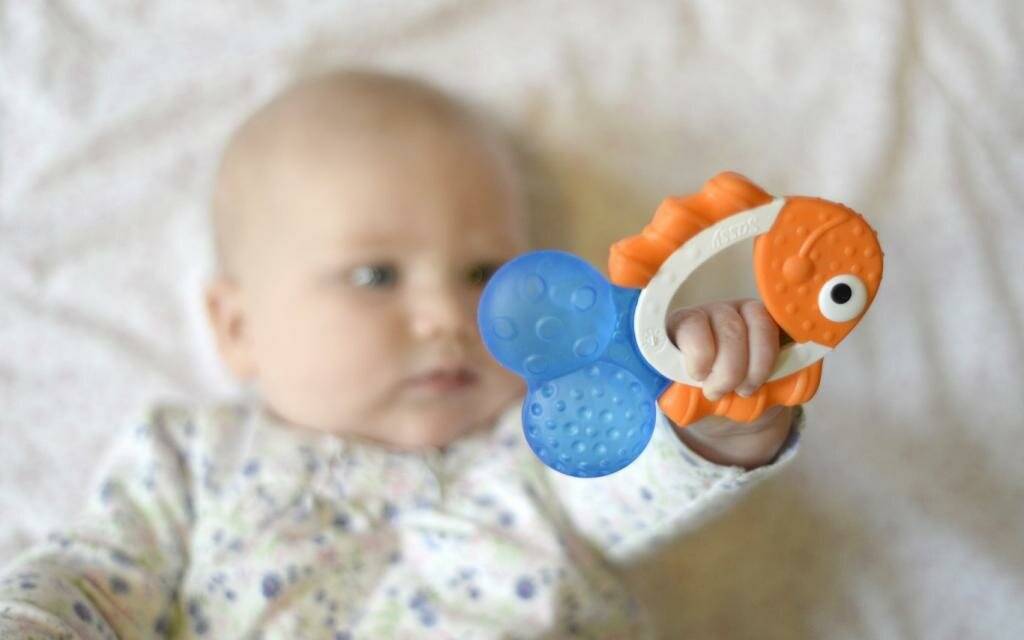 Первые игрушки малыша