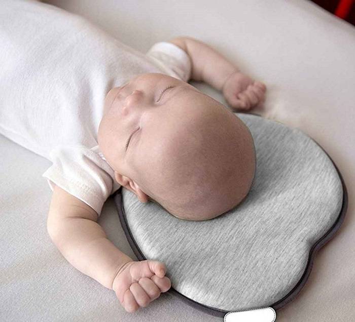 Подушка для новорожденных — виды, показания к применению