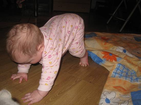 Ребенку 8 месяцев: почему не хочет ползать и сидеть самостоятельно, причины