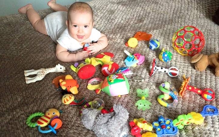 Игры с ребенком 8 месяцев: развивающие занятия для самых маленьких