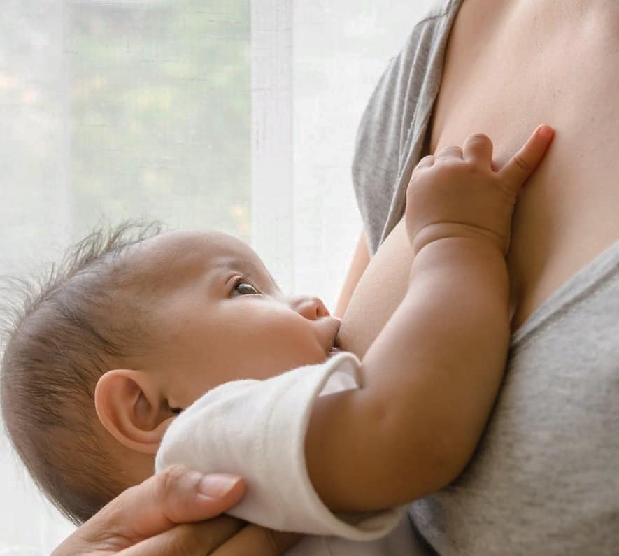 Ребенок долго сосет грудь: возраст малыша, режим кормление и советы педиатров