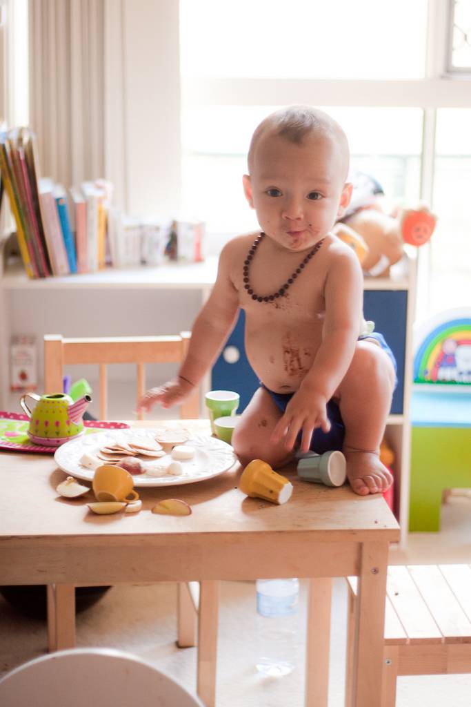 Развитие ребенка в 6 месяцев - что умеет малыш, питание, навыки, игры и упражнения с родителями