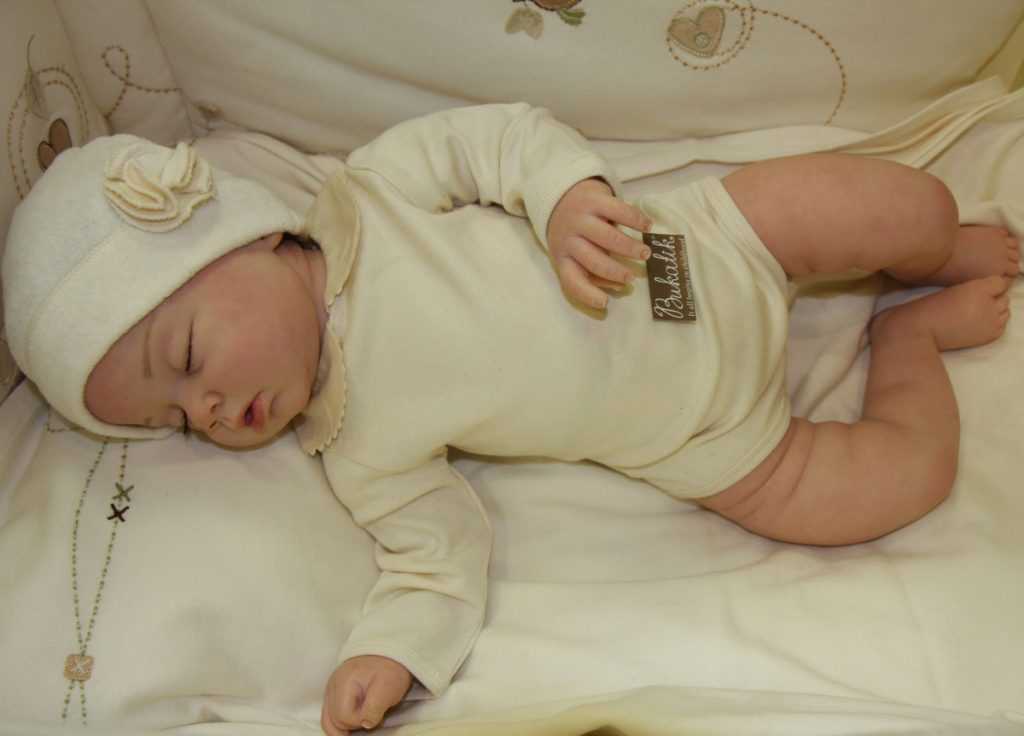 Боди для новорожденного: как выбрать и правильно надеть на малыша