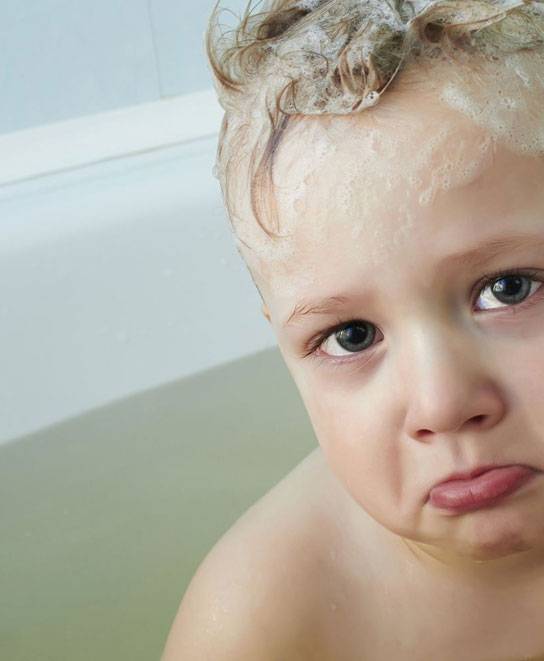 Ребенок боится воды: почему так происходит и что с этим делать