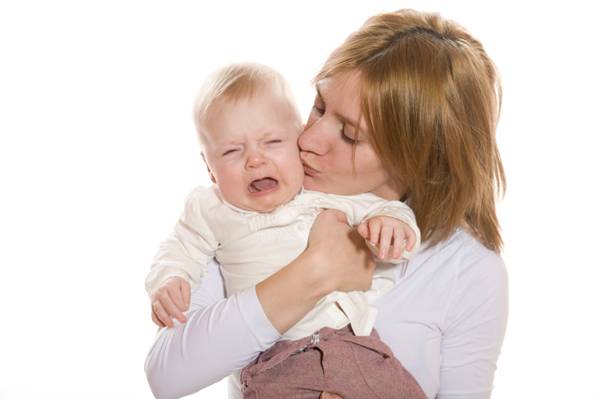 Почему ребенок плачет? как успокаивать малыша