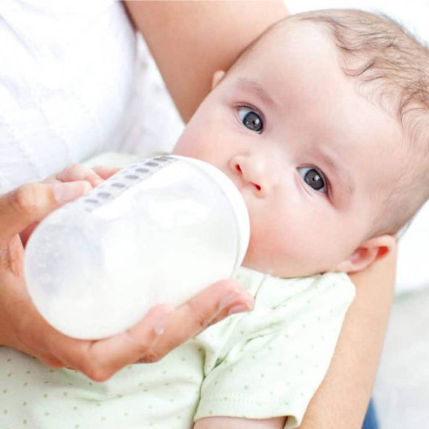 Почему грудничок срыгивает створоженным молоком после кормления