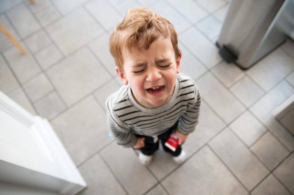 Как успокоить ребенка во время истерики - 9 полезных приемов