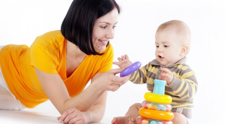 Развивающие игры для детей 8 месяцев - как занять малыша?