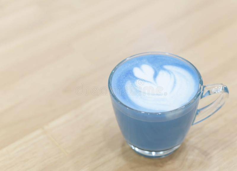 Грудное молоко синего цвета почему