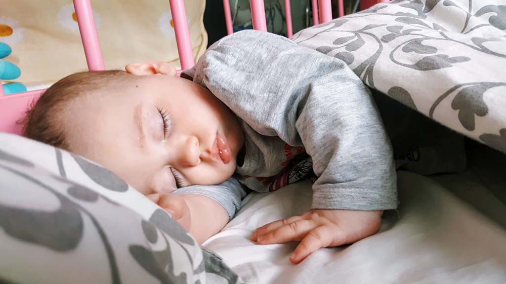 Ребёнок 6 месяцев плохо спит ночью ― поводы для нарушения сна и эффективные способы их преодоления