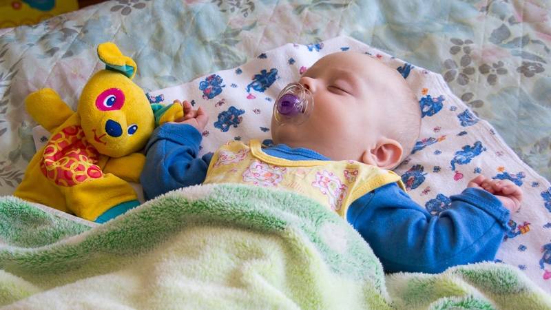 Отсутствие сна у месячного ребёнка. почему месячный ребенок не спит целый день