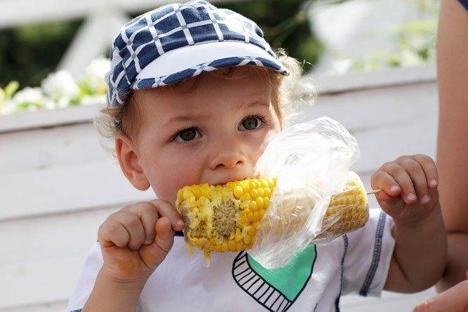 Кукуруза детям: с какого возраста давать? особенности введения и приготовления продукта :: syl.ru