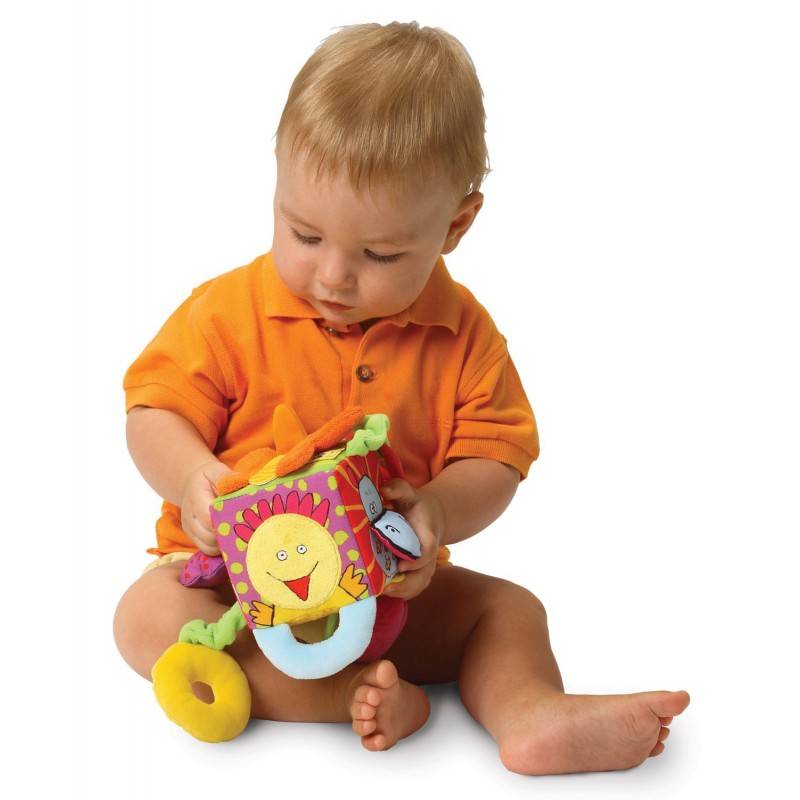 Как выбрать развивающие игрушки ребенку до года