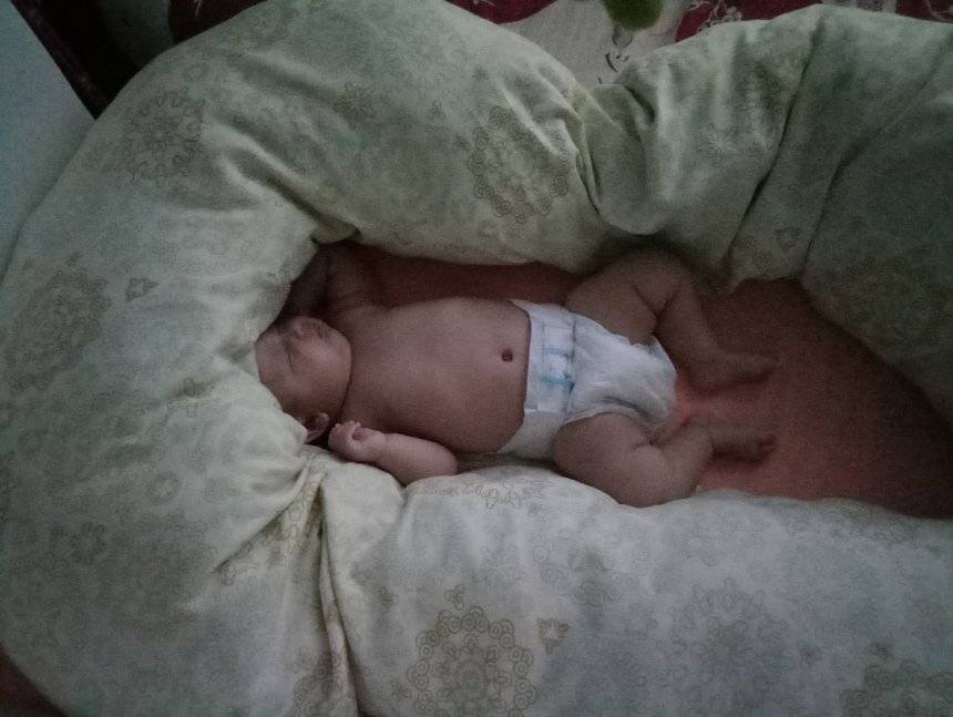 Можно ли новорождённому ребёнку спать на животе