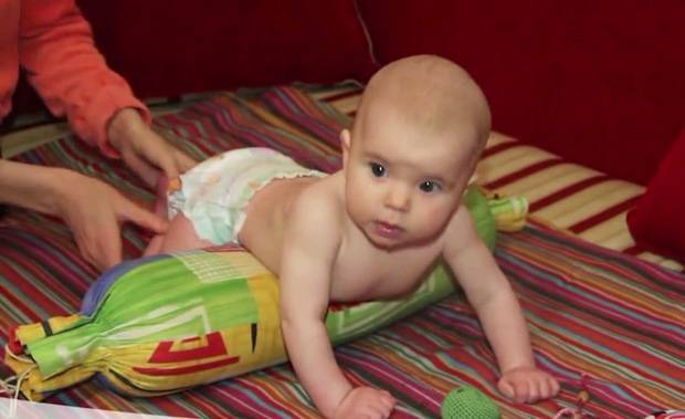 Ребенок в 6 месяцев не сидит и не ползает