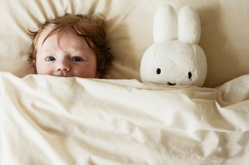 Что делать родителям, если ребенок боится спать один