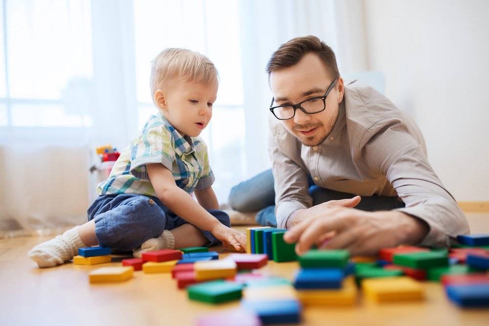 Игры с папой: чему может научить годовалого ребенка его отец через игру?