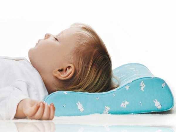 С какого возраста ребенку нужна подушка?
