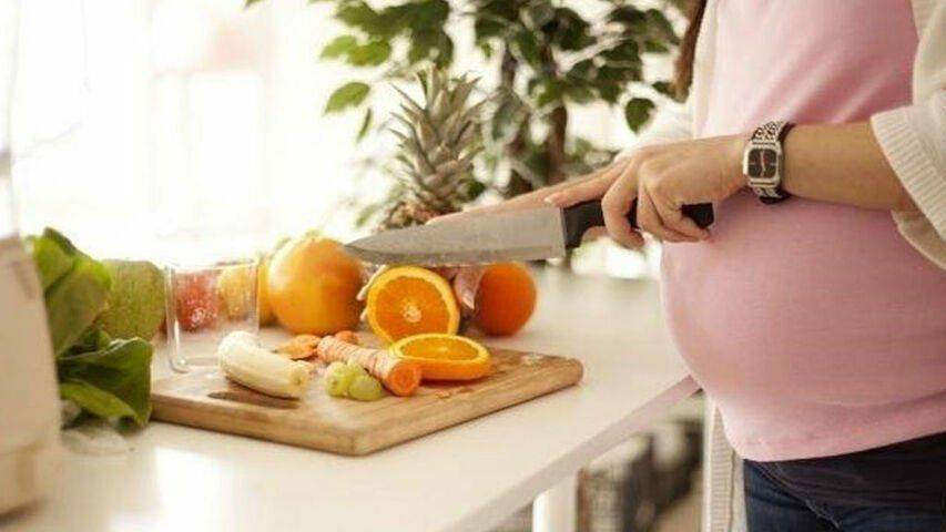 Самые полезные фрукты при беременности. какие фрукты можно есть беременным женщинам? к ним, как вы уже наверняка догадались, относятся
